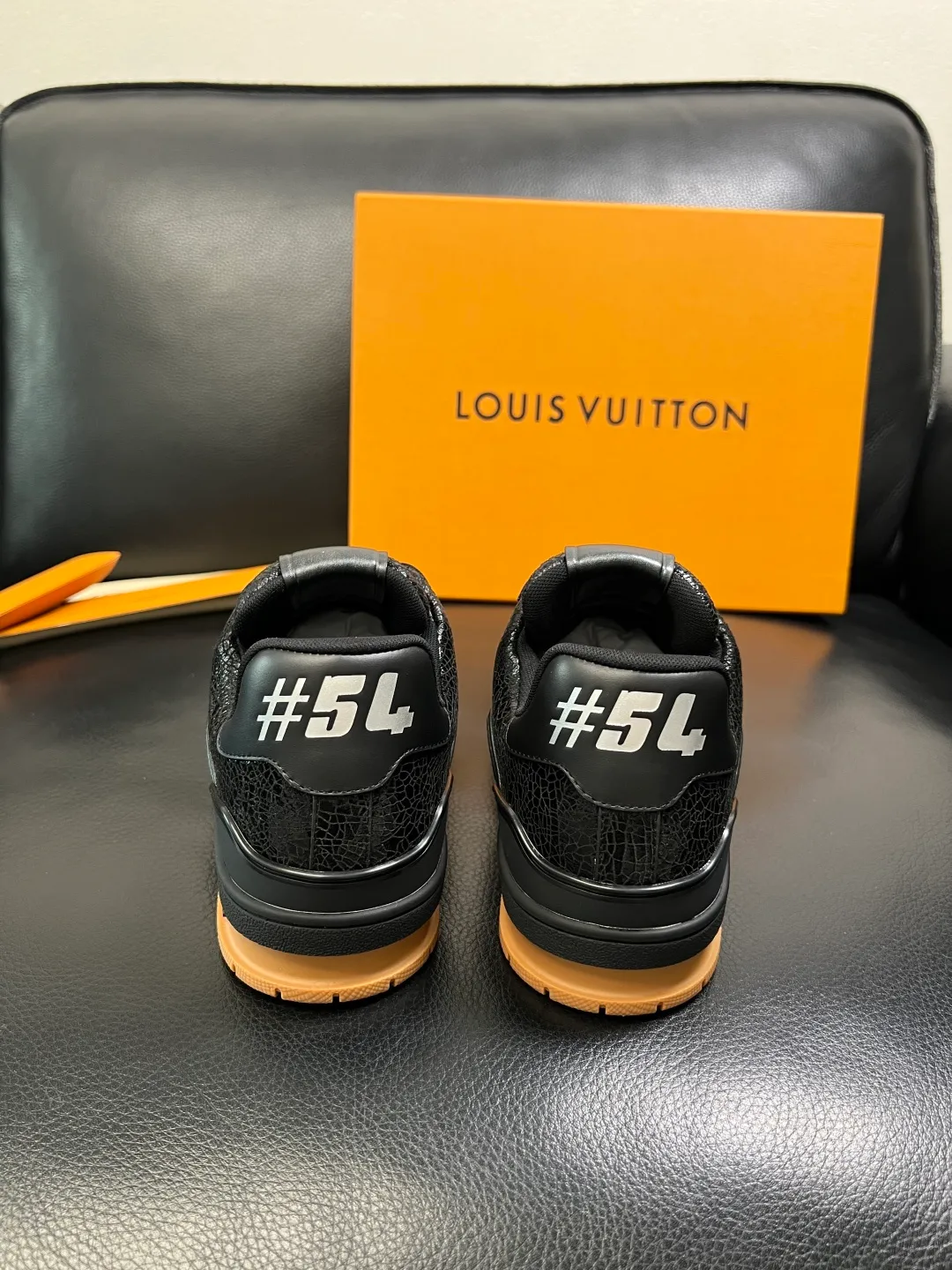 Men's shoes 💰820 Lv high quality top handicrafts Louis Vuitton, counters are equipped with the original factory, the uppers are imported from Italy, high-quality splicing colorful complex crafts, imported cowhide lining is soft and comfortable, soles: original soles specially provided by the original factory, T men's shoes 💰U exclusive movable molded soles are super comfortable, original factory single goods, code number 38-45 (customized 46)